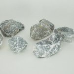 【送料無料】石灰石 中サイズ（粒度 80mm〜40mm）20kg / 割栗石・グリ石