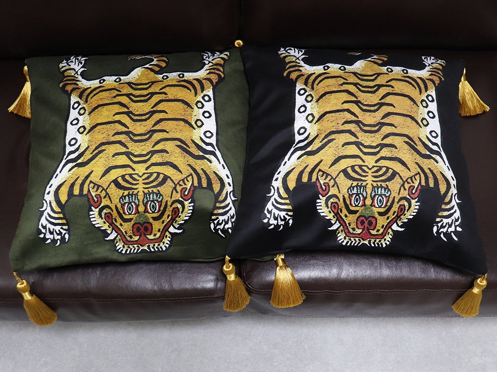 Tibetan Tiger Velvet Cushion Cover -Black-｜ チベタンタイガー