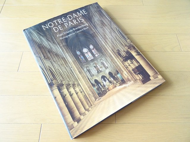 パリのノートルダム大聖堂写真集 - 洋書堂 ～おすすめの洋書のネット