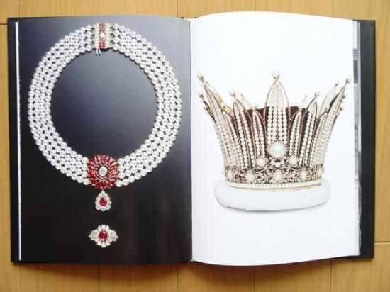 QUEENS' JEWELS ハードカバー 書籍