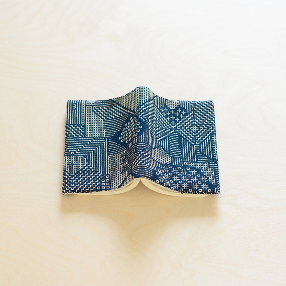tenp02 福島の刺子織 ブックカバー (ネイビー)