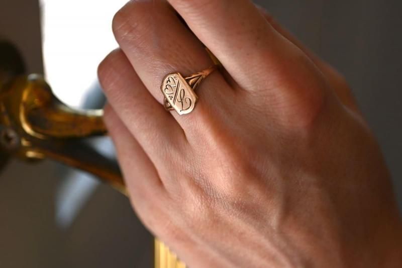 アンティークジュエリー：9K Gold Signet Ring 19c-20c シグネット