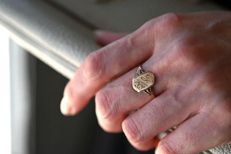 アンティークジュエリー：9K Gold Signet Ring 19c-20c シグネット