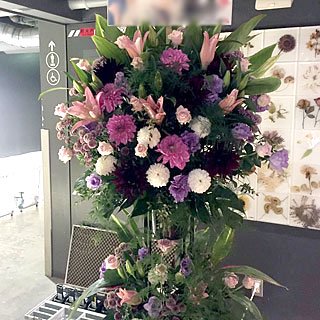 赤坂ブリッツBLITZに配達した公演祝いのスタンド花