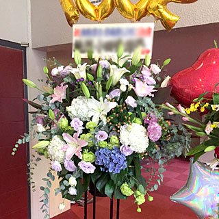 浅草公会堂に配達した公演祝いのスタンド花