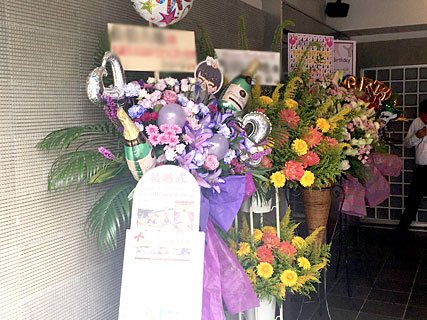 バトゥール東京に配達した公演祝いのスタンド花