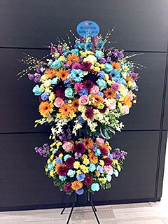 ベルサール渋谷ガーデンに配達した公演祝いのスタンド花