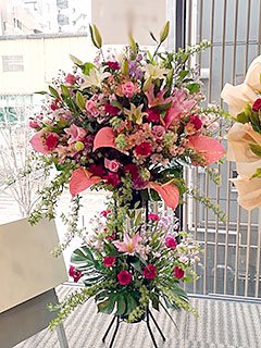 浅草橋ヒューリックホールに配達した公演祝いのスタンド花