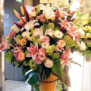 マウントレーニアホール Mt.RAINIER HALL 渋谷PLEASURE PLEASUREに配達した公演祝いのスタンド花