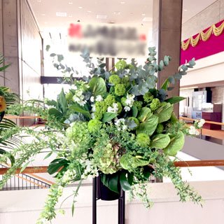 NHKホールに配達した公演祝いのスタンド花