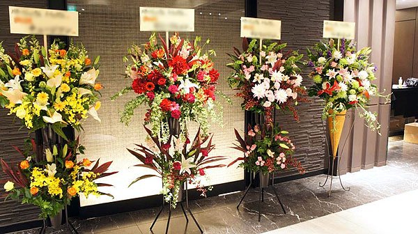 日本橋三井ホールに配達した楽屋花・公演祝いのスタンド花