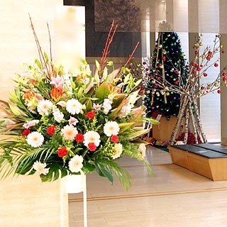 東京オペラシティコンサートホールに配達した公演祝いのスタンド花
