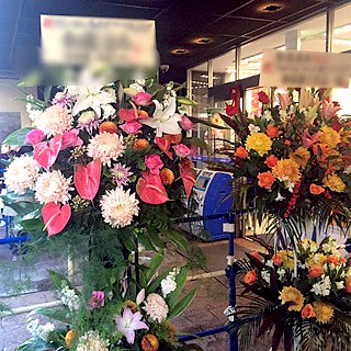 TSUTAYA O-WESTに配達した公演祝いのスタンド花