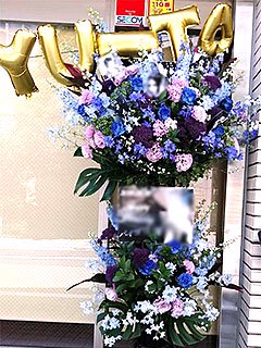 中野スペースQ SpaceQに配達した公演祝いのスタンド花