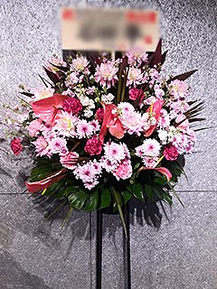 渋谷ストリームホールに配達した公演祝いのスタンド花