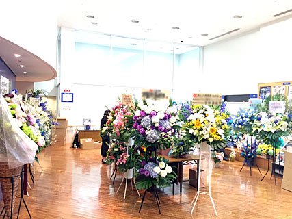紀伊國屋サザンシアター TAKASHIMAYAに配達した公演祝いのスタンド花