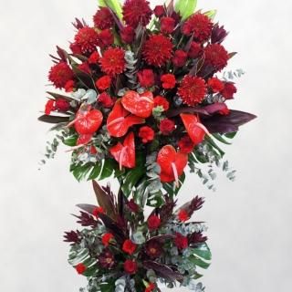 赤！赤！赤にこだわった情熱的なスタンド花（二段）
