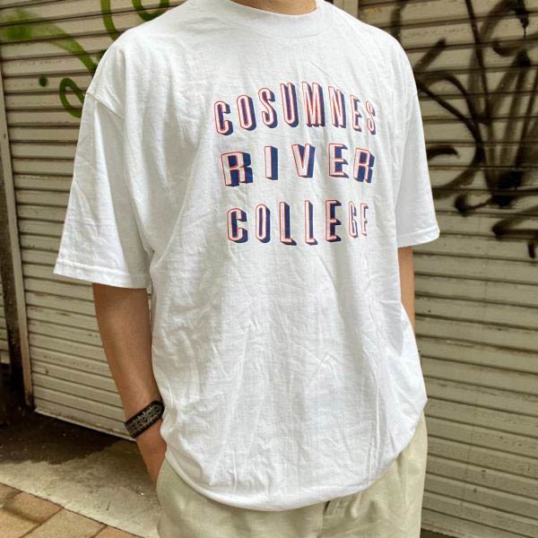 新品 1997年-1998年 COSUMNES RIVER カレッジ プリント 半袖Tシャツ 白 ...