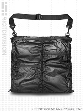 <strong>RIOTDIVISION</strong>LIGHTWEIGHT NYLON TOTE BAG GEN.1<br>BLACK
