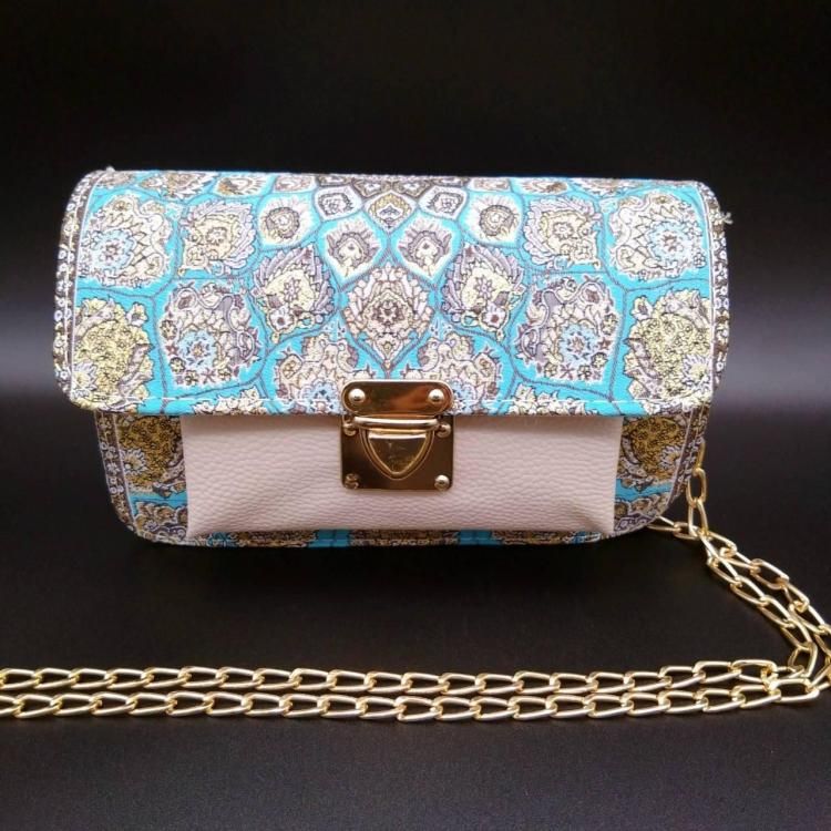 <img class='new_mark_img1' src='https://img.shop-pro.jp/img/new/icons34.gif' style='border:none;display:inline;margin:0px;padding:0px;width:auto;' /> Chain Mini Bag Light Blue