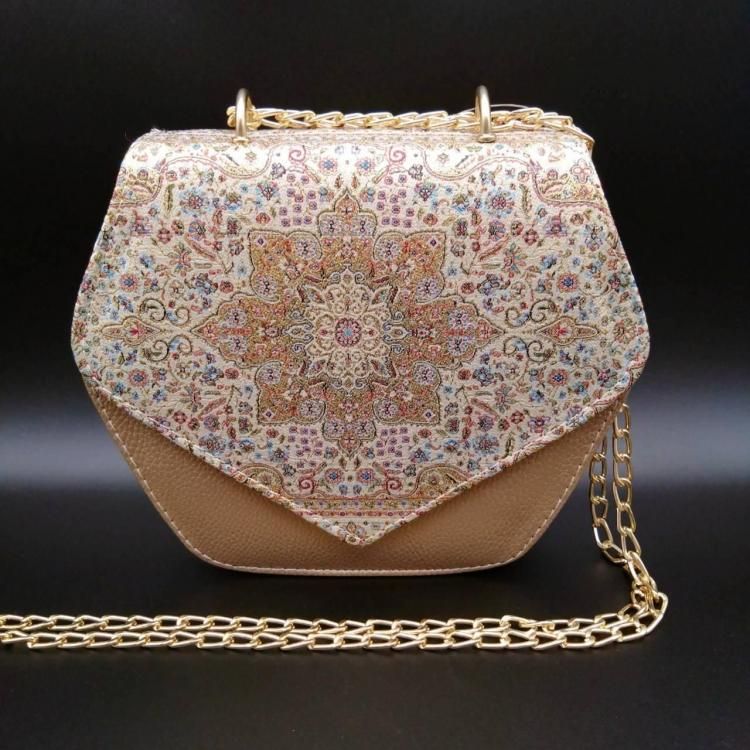 <img class='new_mark_img1' src='https://img.shop-pro.jp/img/new/icons1.gif' style='border:none;display:inline;margin:0px;padding:0px;width:auto;' /> Chain Hexagon Bag Gold
