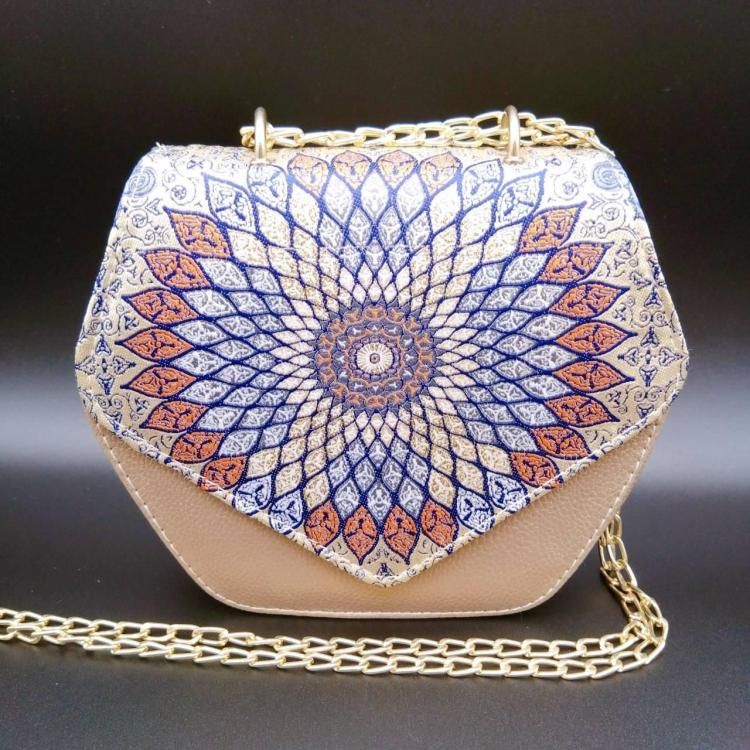 <img class='new_mark_img1' src='https://img.shop-pro.jp/img/new/icons1.gif' style='border:none;display:inline;margin:0px;padding:0px;width:auto;' /> Chain Hexagon Bag Gold Orange