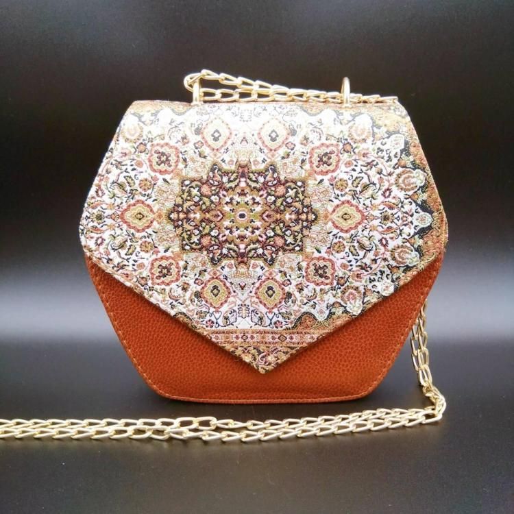 <img class='new_mark_img1' src='https://img.shop-pro.jp/img/new/icons34.gif' style='border:none;display:inline;margin:0px;padding:0px;width:auto;' /> Chain Hexagon Bag Brown