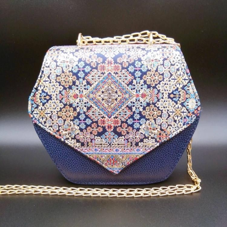 <img class='new_mark_img1' src='https://img.shop-pro.jp/img/new/icons1.gif' style='border:none;display:inline;margin:0px;padding:0px;width:auto;' /> Chain Hexagon Bag Blue