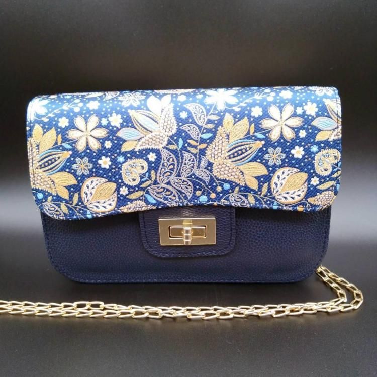 <img class='new_mark_img1' src='https://img.shop-pro.jp/img/new/icons1.gif' style='border:none;display:inline;margin:0px;padding:0px;width:auto;' /> Chain Bag Square Flower Navy