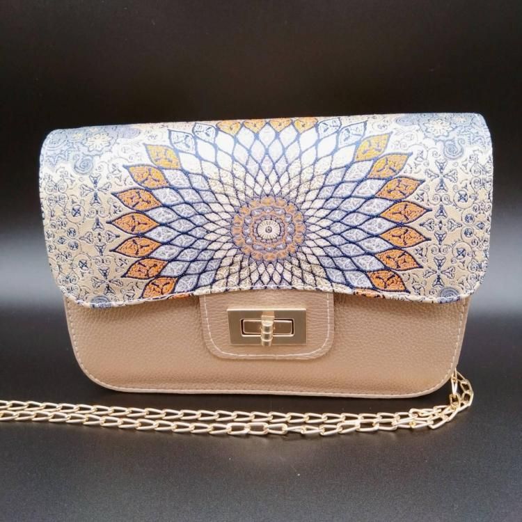 <img class='new_mark_img1' src='https://img.shop-pro.jp/img/new/icons1.gif' style='border:none;display:inline;margin:0px;padding:0px;width:auto;' /> Chain Bag Square Gold Orange