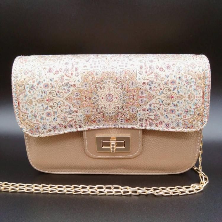 <img class='new_mark_img1' src='https://img.shop-pro.jp/img/new/icons1.gif' style='border:none;display:inline;margin:0px;padding:0px;width:auto;' /> Chain Bag Square Gold Beige