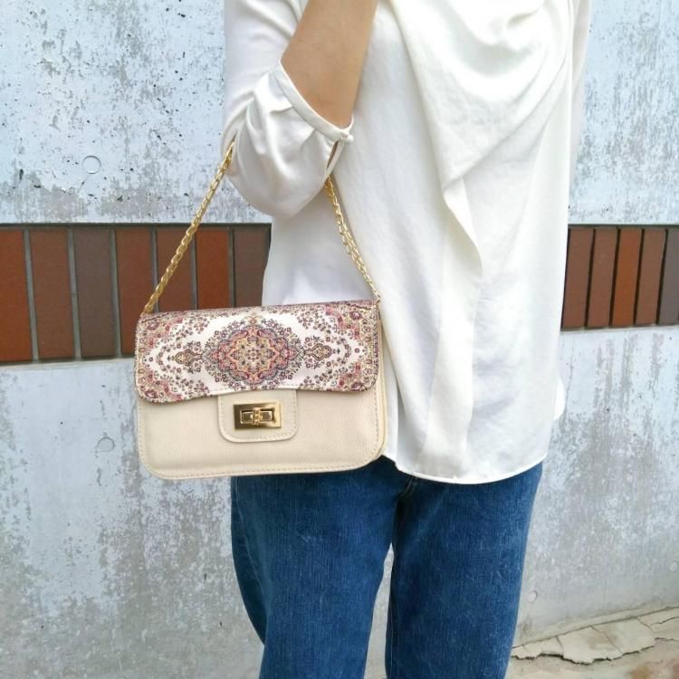 <img class='new_mark_img1' src='https://img.shop-pro.jp/img/new/icons1.gif' style='border:none;display:inline;margin:0px;padding:0px;width:auto;' /> Chain Bag Square Cream Beige