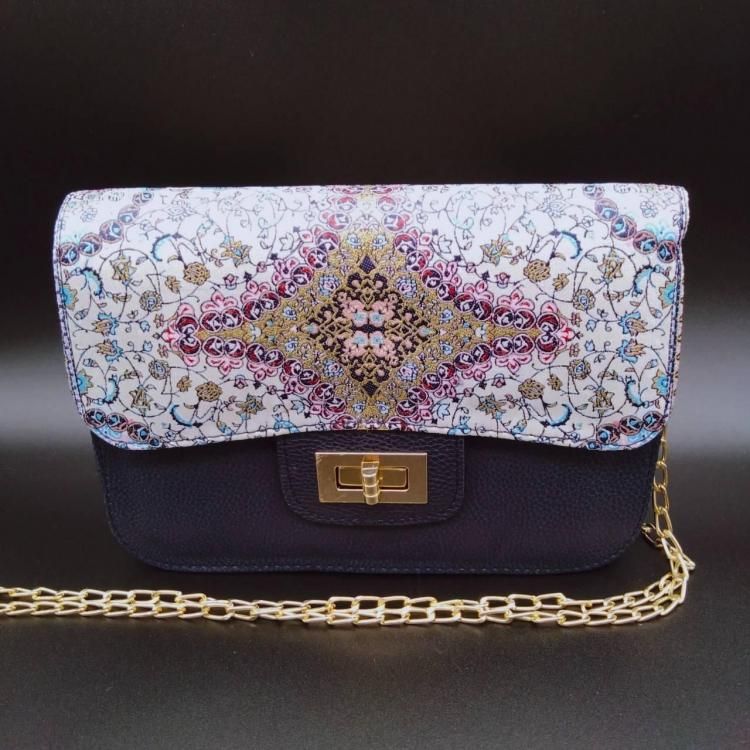 <img class='new_mark_img1' src='https://img.shop-pro.jp/img/new/icons1.gif' style='border:none;display:inline;margin:0px;padding:0px;width:auto;' /> Chain Bag Square Navy Purple