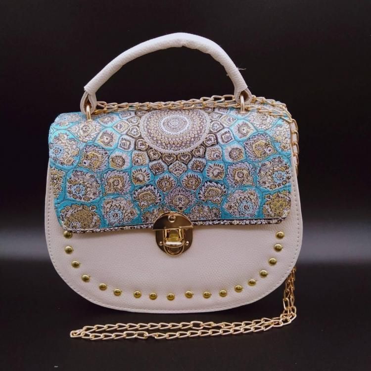 <img class='new_mark_img1' src='https://img.shop-pro.jp/img/new/icons34.gif' style='border:none;display:inline;margin:0px;padding:0px;width:auto;' /> Studs Bag Cream Light Blue