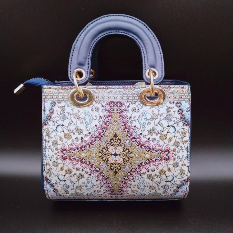 <img class='new_mark_img1' src='https://img.shop-pro.jp/img/new/icons1.gif' style='border:none;display:inline;margin:0px;padding:0px;width:auto;' /> Hand Bag Navy Purple