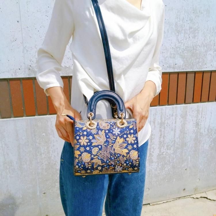 <img class='new_mark_img1' src='https://img.shop-pro.jp/img/new/icons1.gif' style='border:none;display:inline;margin:0px;padding:0px;width:auto;' /> Hand Bag Navy Flower