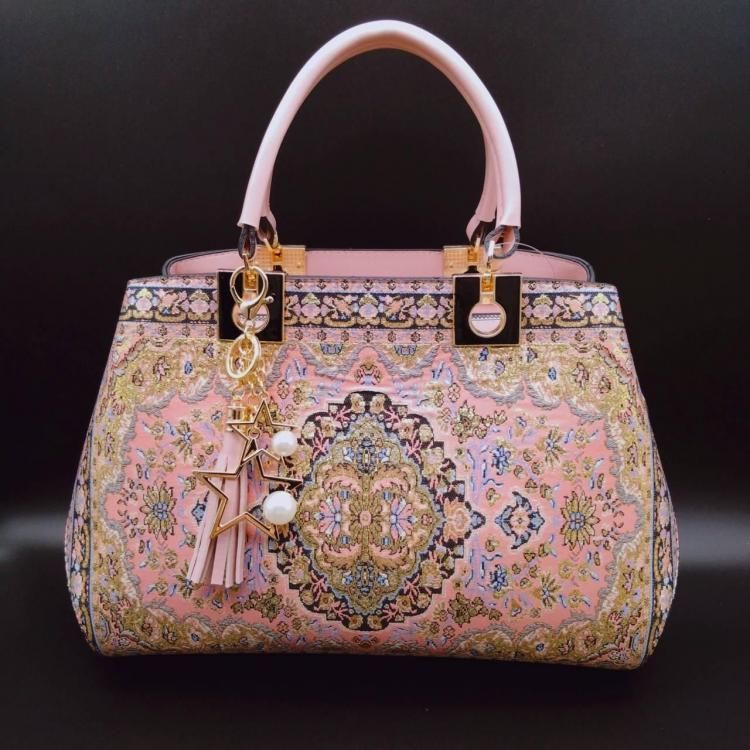 <img class='new_mark_img1' src='https://img.shop-pro.jp/img/new/icons1.gif' style='border:none;display:inline;margin:0px;padding:0px;width:auto;' /> Charm Bag Pink