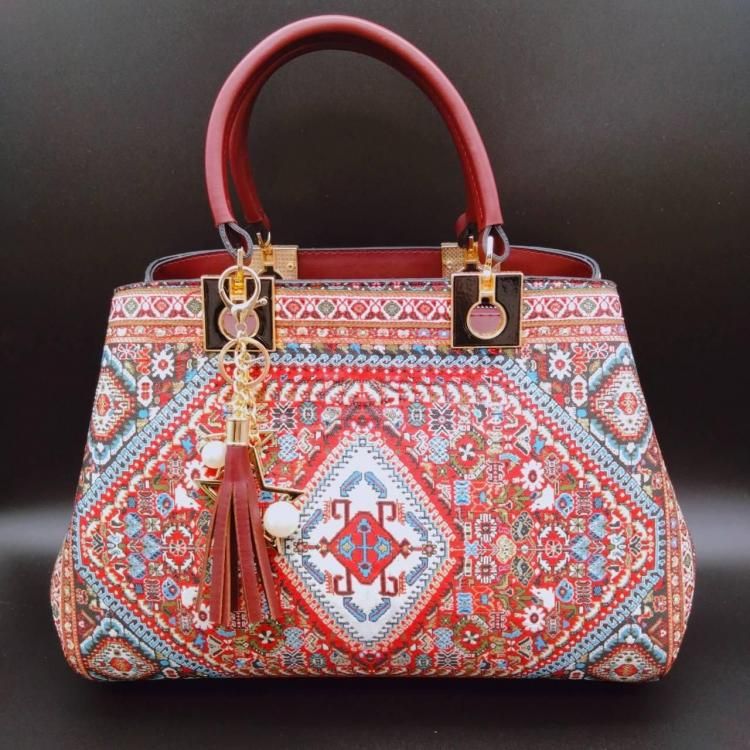 <img class='new_mark_img1' src='https://img.shop-pro.jp/img/new/icons1.gif' style='border:none;display:inline;margin:0px;padding:0px;width:auto;' /> Charm Bag Dark Red