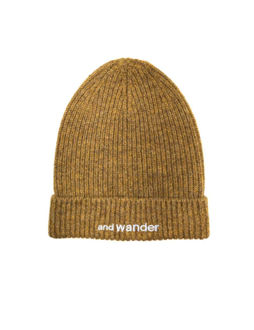 <img class='new_mark_img1' src='https://img.shop-pro.jp/img/new/icons50.gif' style='border:none;display:inline;margin:0px;padding:0px;width:auto;' />and wander - Shetland wool cap (CAMEL)
