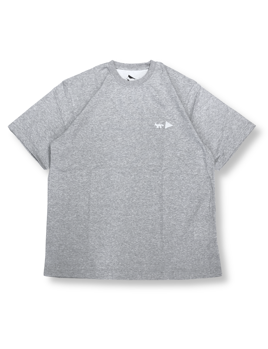 <img class='new_mark_img1' src='https://img.shop-pro.jp/img/new/icons50.gif' style='border:none;display:inline;margin:0px;padding:0px;width:auto;' />MAISON KITSUNÉ × and wander DRY COTTON T MOUNTAIN (GRAY)