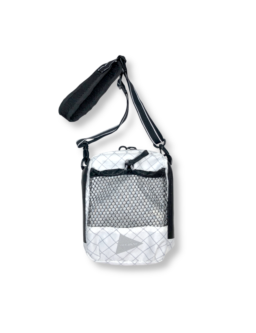 <img class='new_mark_img1' src='https://img.shop-pro.jp/img/new/icons50.gif' style='border:none;display:inline;margin:0px;padding:0px;width:auto;' />and wander - ECOPAK sholder pouch (WHITE)