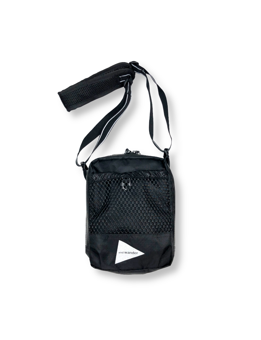 <img class='new_mark_img1' src='https://img.shop-pro.jp/img/new/icons50.gif' style='border:none;display:inline;margin:0px;padding:0px;width:auto;' />and wander - ECOPAK sholder pouch (BLACK)