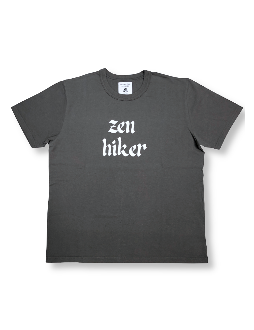 <img class='new_mark_img1' src='https://img.shop-pro.jp/img/new/icons1.gif' style='border:none;display:inline;margin:0px;padding:0px;width:auto;' />TACOMA FUJI RECORDS / ZEN HIKER SS TEE by FERNAND WANG-TEA designed by Jerry UKAI