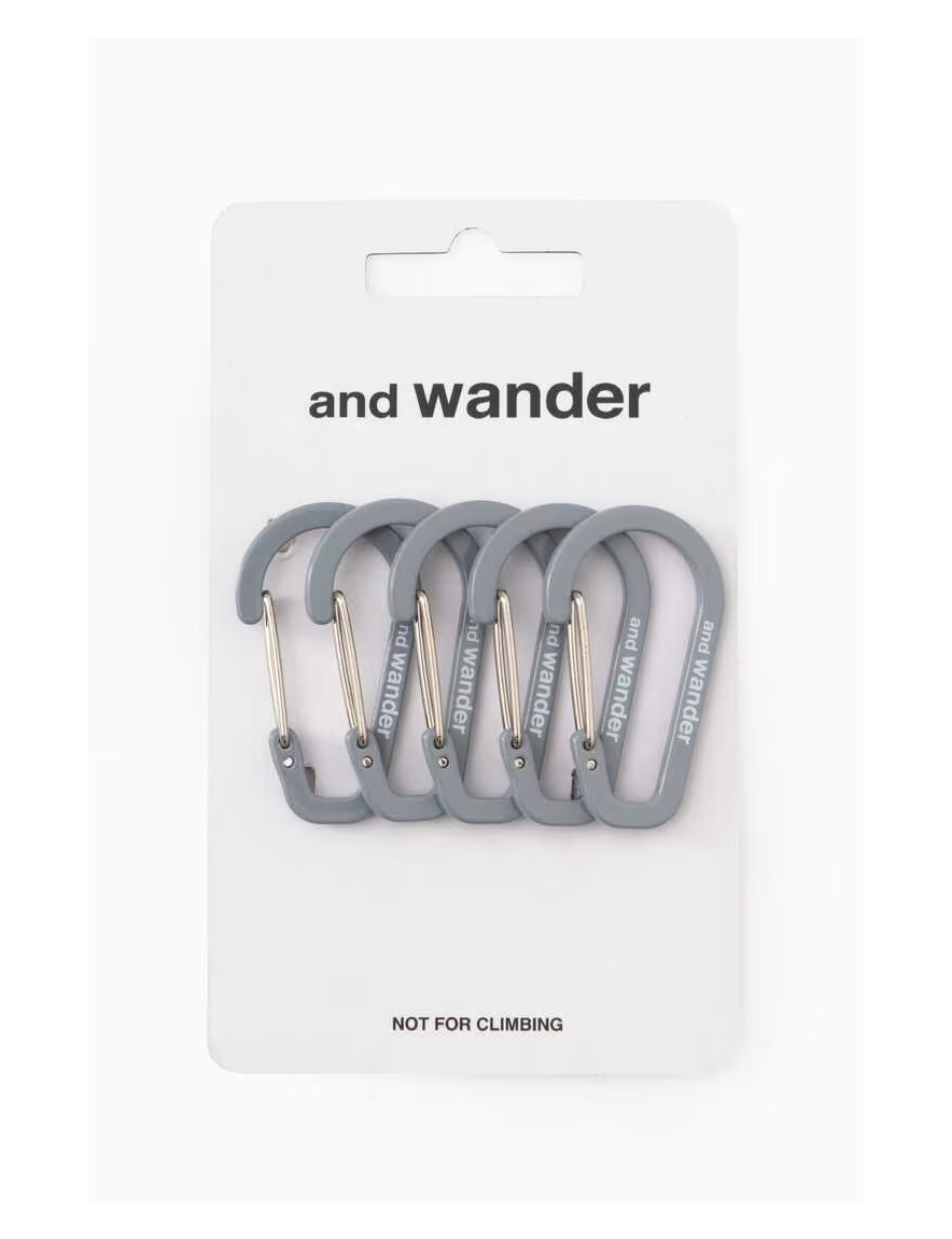 <img class='new_mark_img1' src='https://img.shop-pro.jp/img/new/icons1.gif' style='border:none;display:inline;margin:0px;padding:0px;width:auto;' />and wander - mini carabiner set