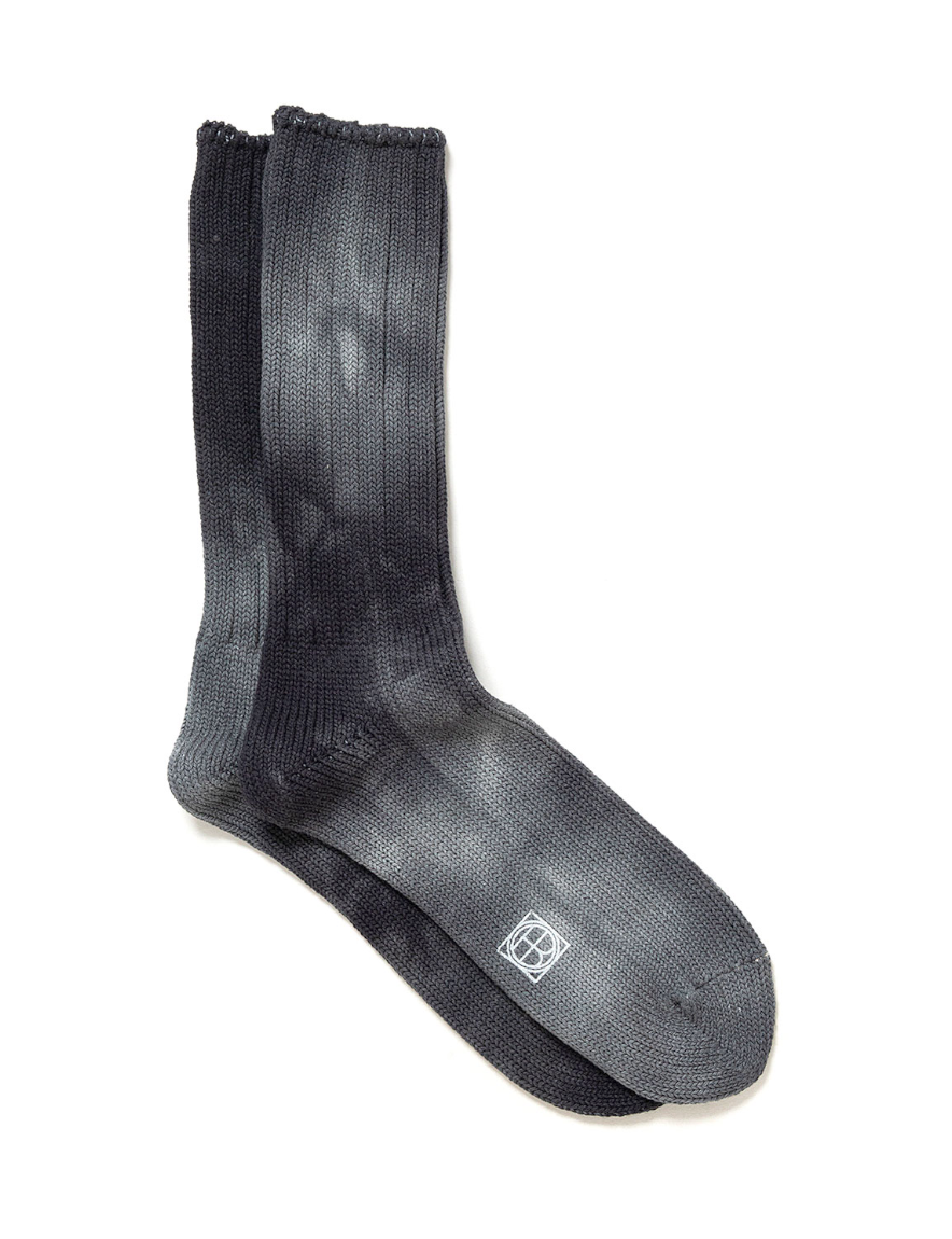 <img class='new_mark_img1' src='https://img.shop-pro.jp/img/new/icons1.gif' style='border:none;display:inline;margin:0px;padding:0px;width:auto;' />hobo - TIE-DYED CREW SOCKS C/N/PU (BLACK)