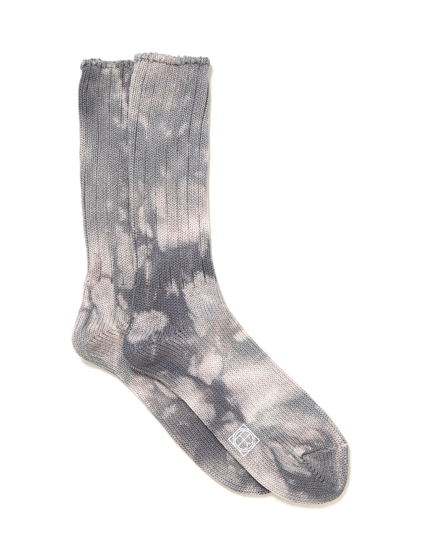 <img class='new_mark_img1' src='https://img.shop-pro.jp/img/new/icons1.gif' style='border:none;display:inline;margin:0px;padding:0px;width:auto;' />hobo - TIE-DYED CREW SOCKS C/N/PU (GRAY)