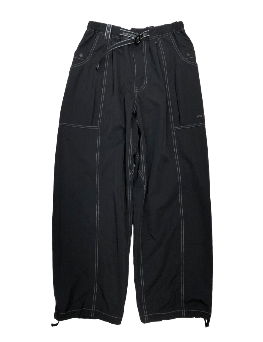 <img class='new_mark_img1' src='https://img.shop-pro.jp/img/new/icons1.gif' style='border:none;display:inline;margin:0px;padding:0px;width:auto;' />and wander - crinkled nylon pants
