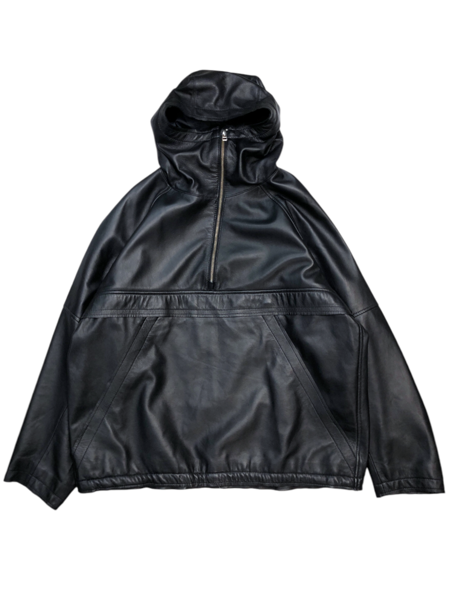 <img class='new_mark_img1' src='https://img.shop-pro.jp/img/new/icons1.gif' style='border:none;display:inline;margin:0px;padding:0px;width:auto;' />SandWaterr / ORGANIZED HOODED PULLOVER / SHEEP LEATHER  CCU (BLACK)
