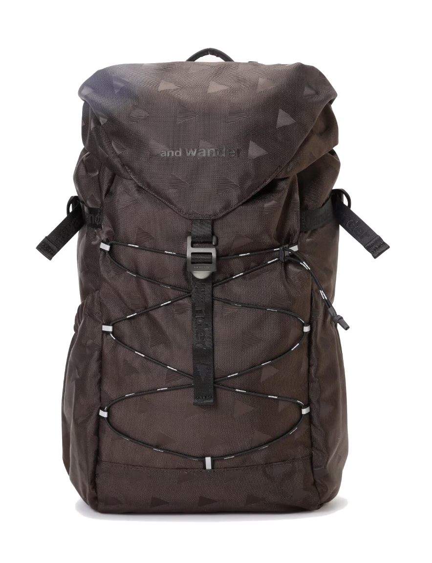 <img class='new_mark_img1' src='https://img.shop-pro.jp/img/new/icons50.gif' style='border:none;display:inline;margin:0px;padding:0px;width:auto;' />and wander - triangle JQ backpack (BROWN)