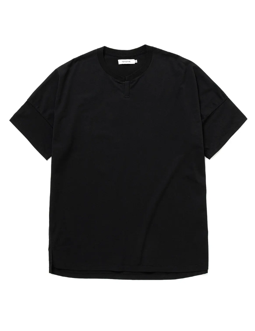 <img class='new_mark_img1' src='https://img.shop-pro.jp/img/new/icons1.gif' style='border:none;display:inline;margin:0px;padding:0px;width:auto;' />nonnative - CLERK S/S T-NECK TEE COTTON JERSEY